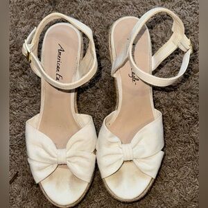 American Eagle Bow wedges